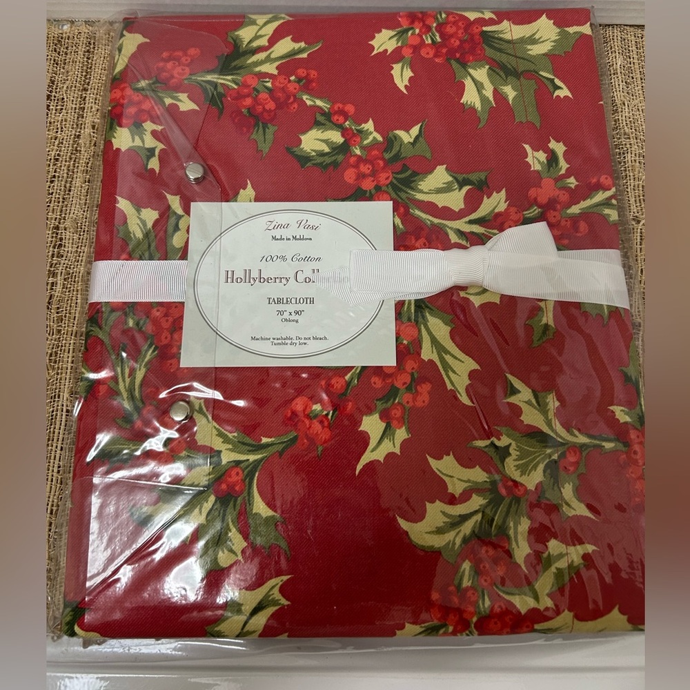Zina Vasi Christmas Red Hollyberry Collection 70” x 90” Cotton Tablecloth. NWT